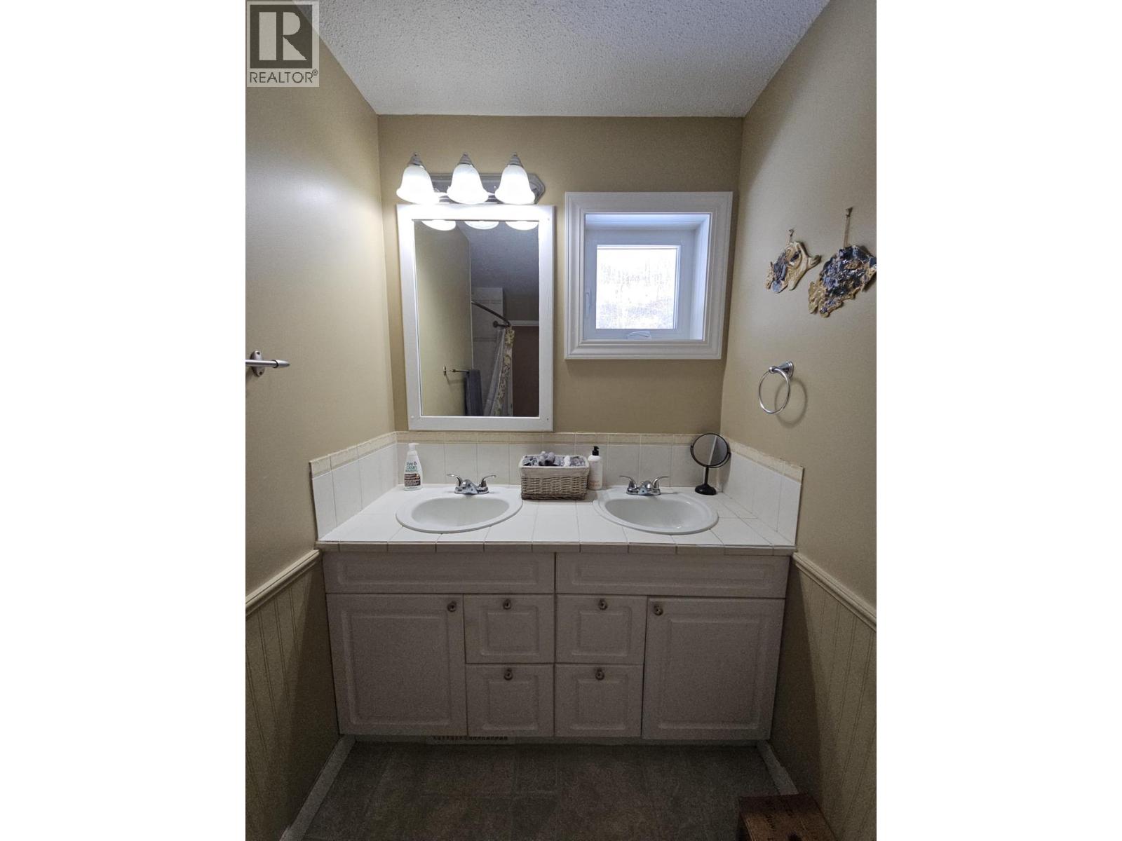 6128 Kurjata Road, Chetwynd, British Columbia  V0C 1J0 - Photo 39 - 10381497