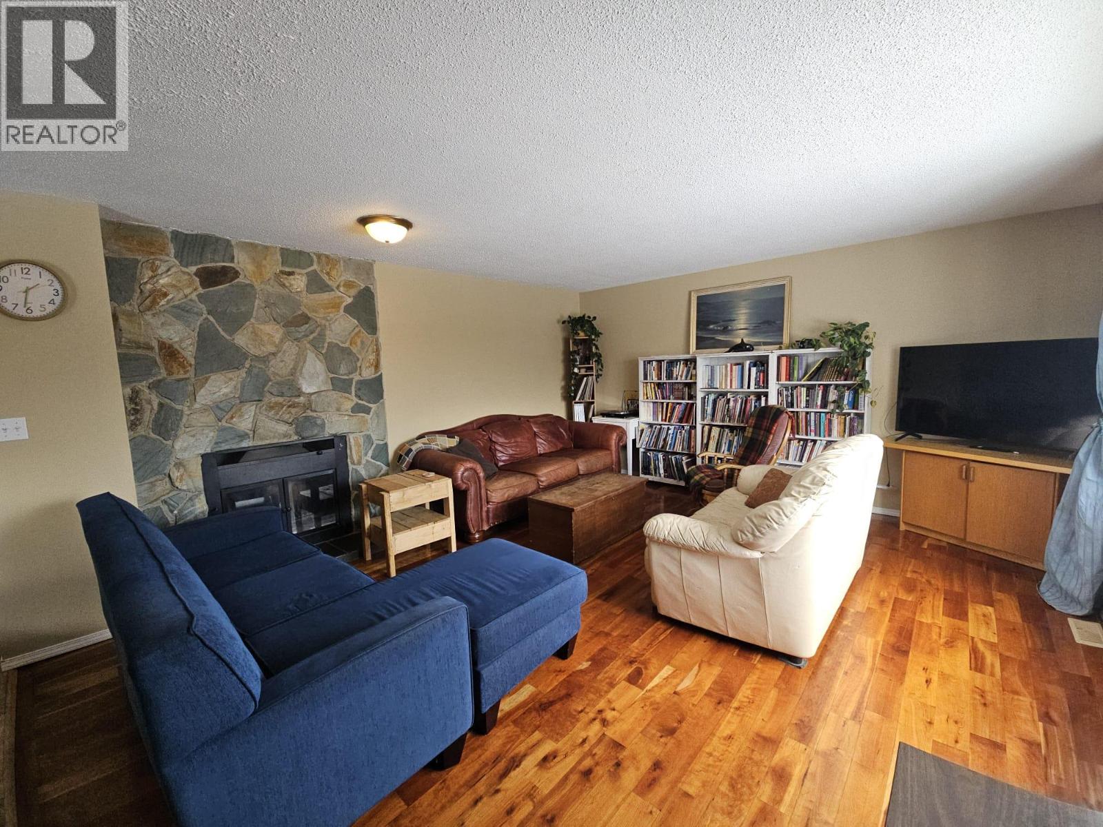 6128 Kurjata Road, Chetwynd, British Columbia  V0C 1J0 - Photo 5 - 10381497