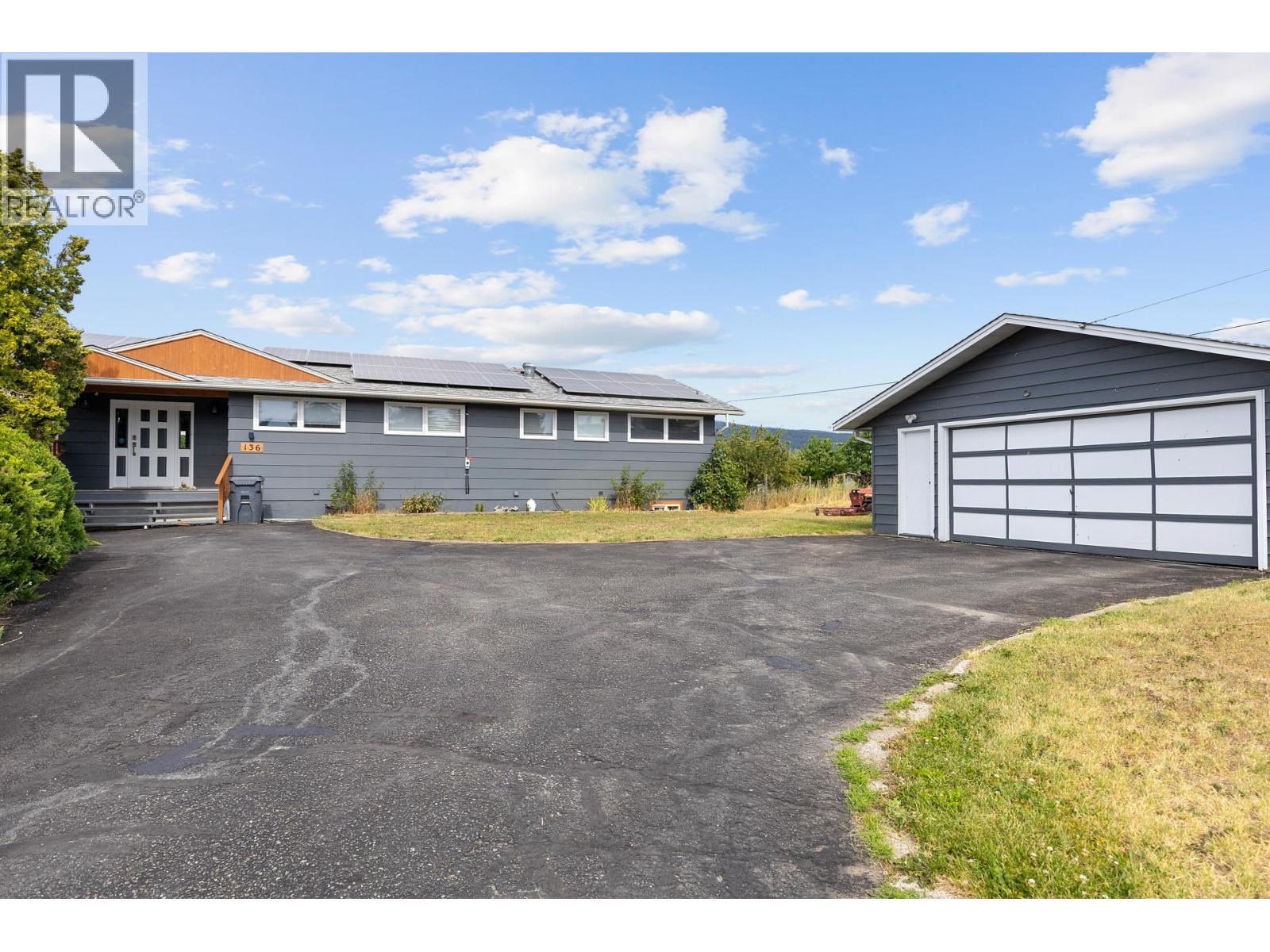 136 Stepping Stones Crescent, Spallumcheen, British Columbia  V1H 1X2 - Photo 4 - 10381706