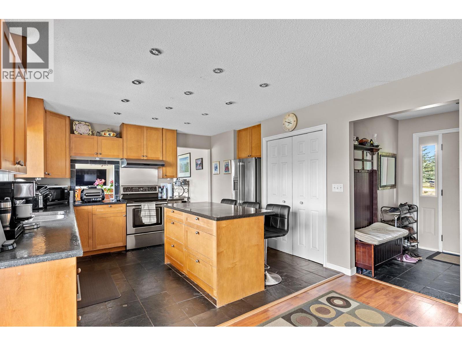 136 Stepping Stones Crescent, Spallumcheen, British Columbia  V1H 1X2 - Photo 8 - 10381706