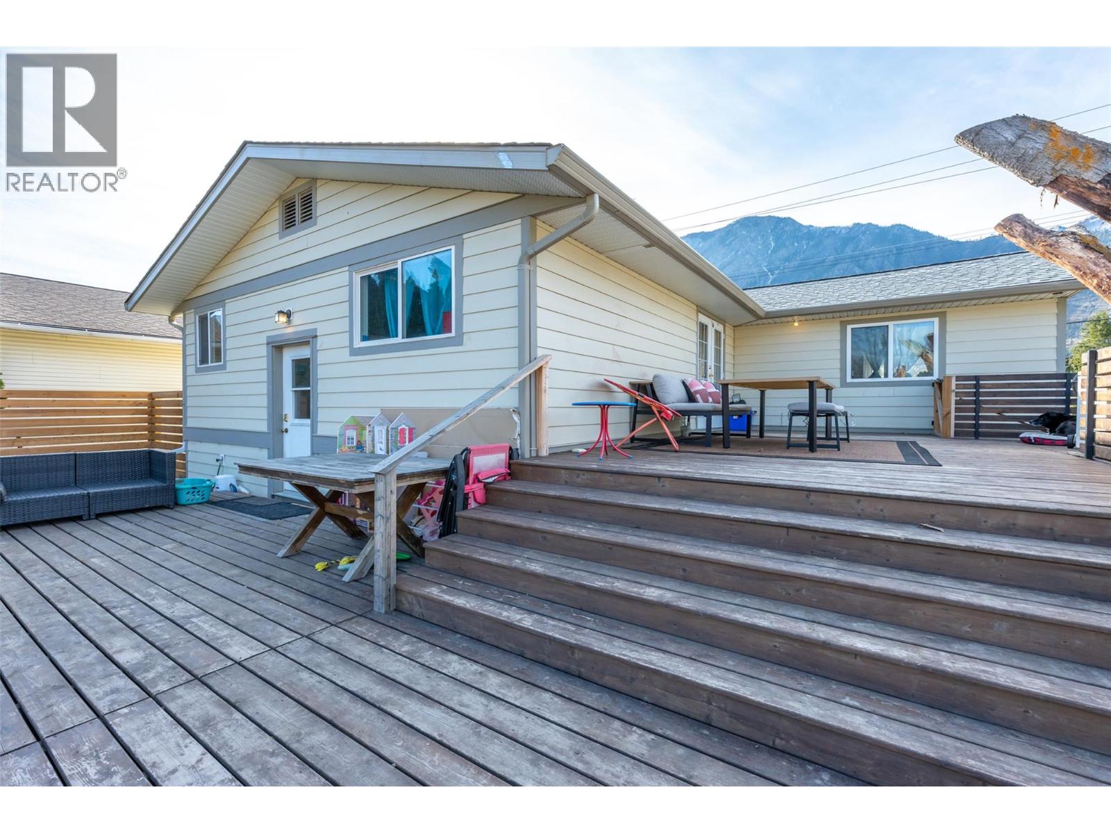 410 10th Avenue, Keremeos, British Columbia  V0X 1N3 - Photo 37 - 10381480
