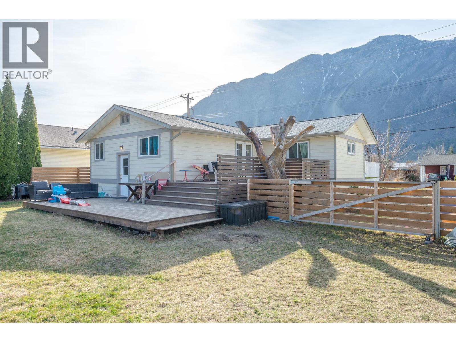 410 10th Avenue, Keremeos, British Columbia  V0X 1N3 - Photo 49 - 10381480