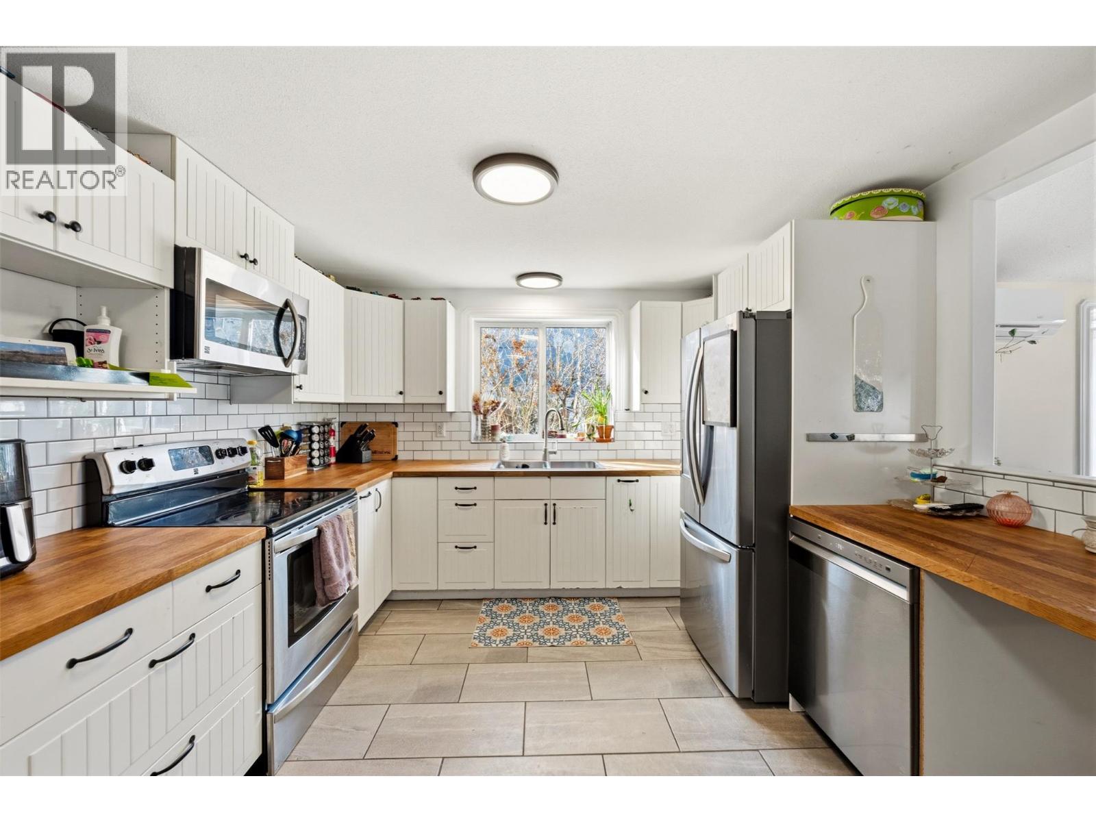 410 10th Avenue, Keremeos, British Columbia  V0X 1N3 - Photo 7 - 10381480