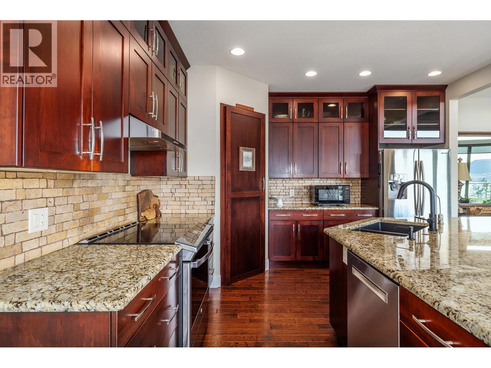 5987 Meldrum Place, Peachland, British Columbia  V0H 1X4 - Photo 8 - 10381636