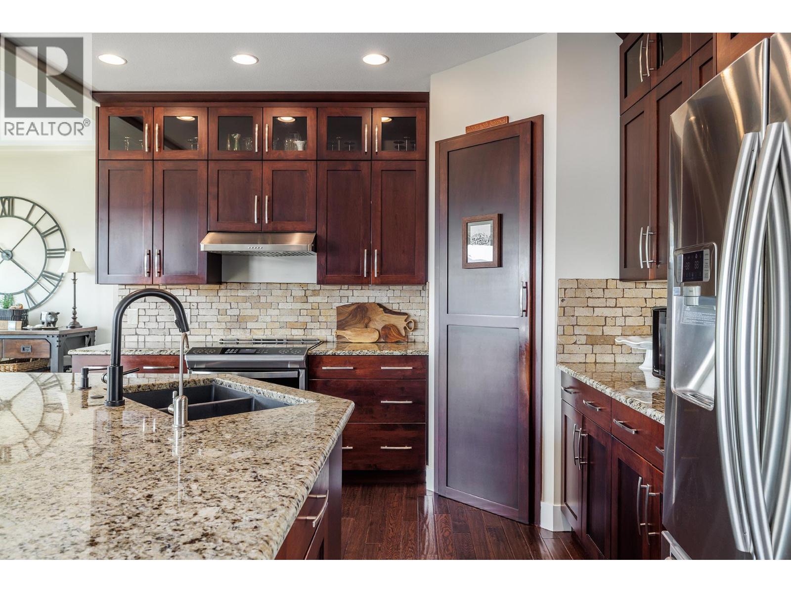 5987 Meldrum Place, Peachland, British Columbia  V0H 1X4 - Photo 9 - 10381636