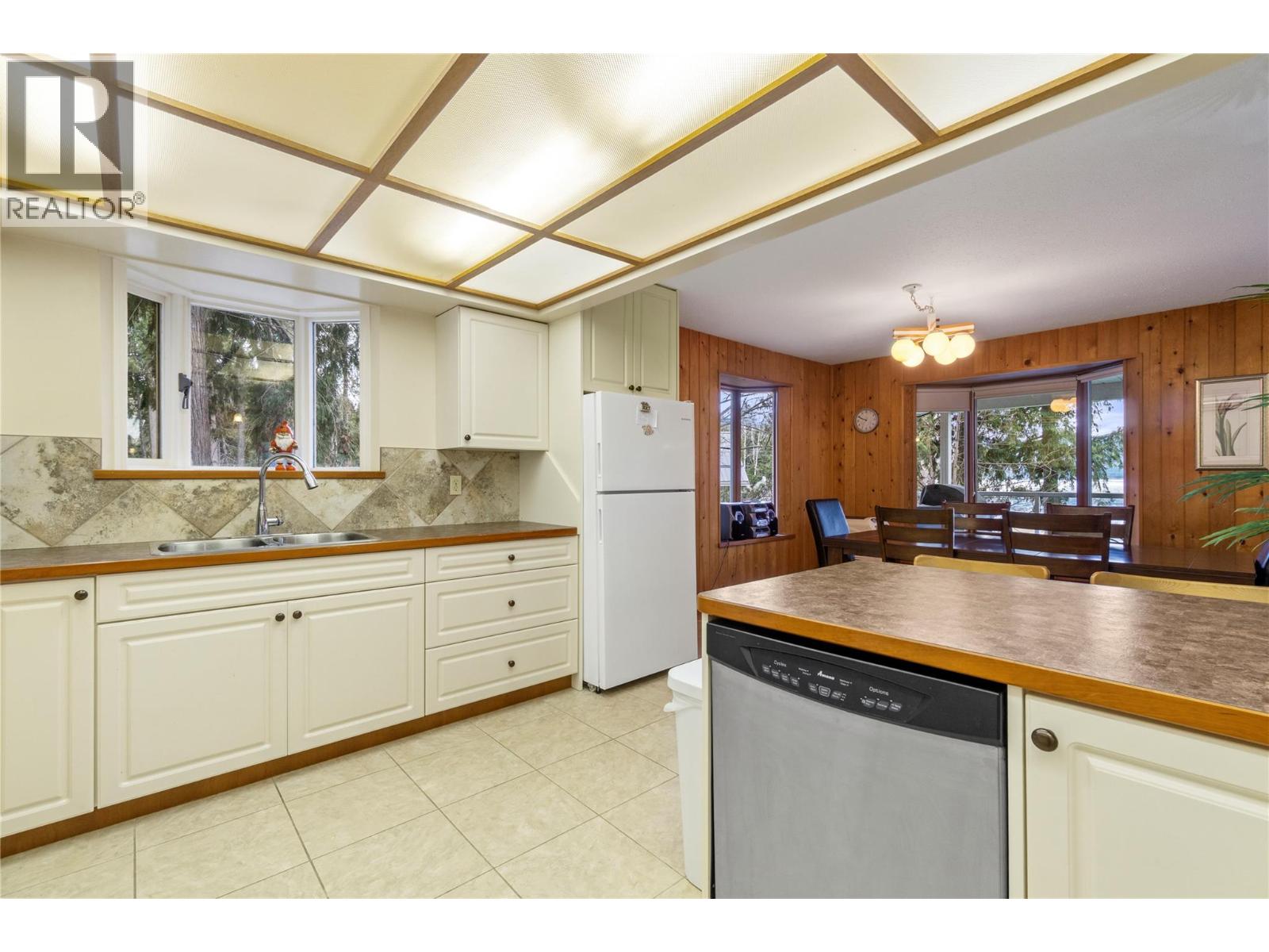 6807 Squilax - Anglemont Road, Magna Bay, British Columbia  V0E 1M7 - Photo 14 - 10381771