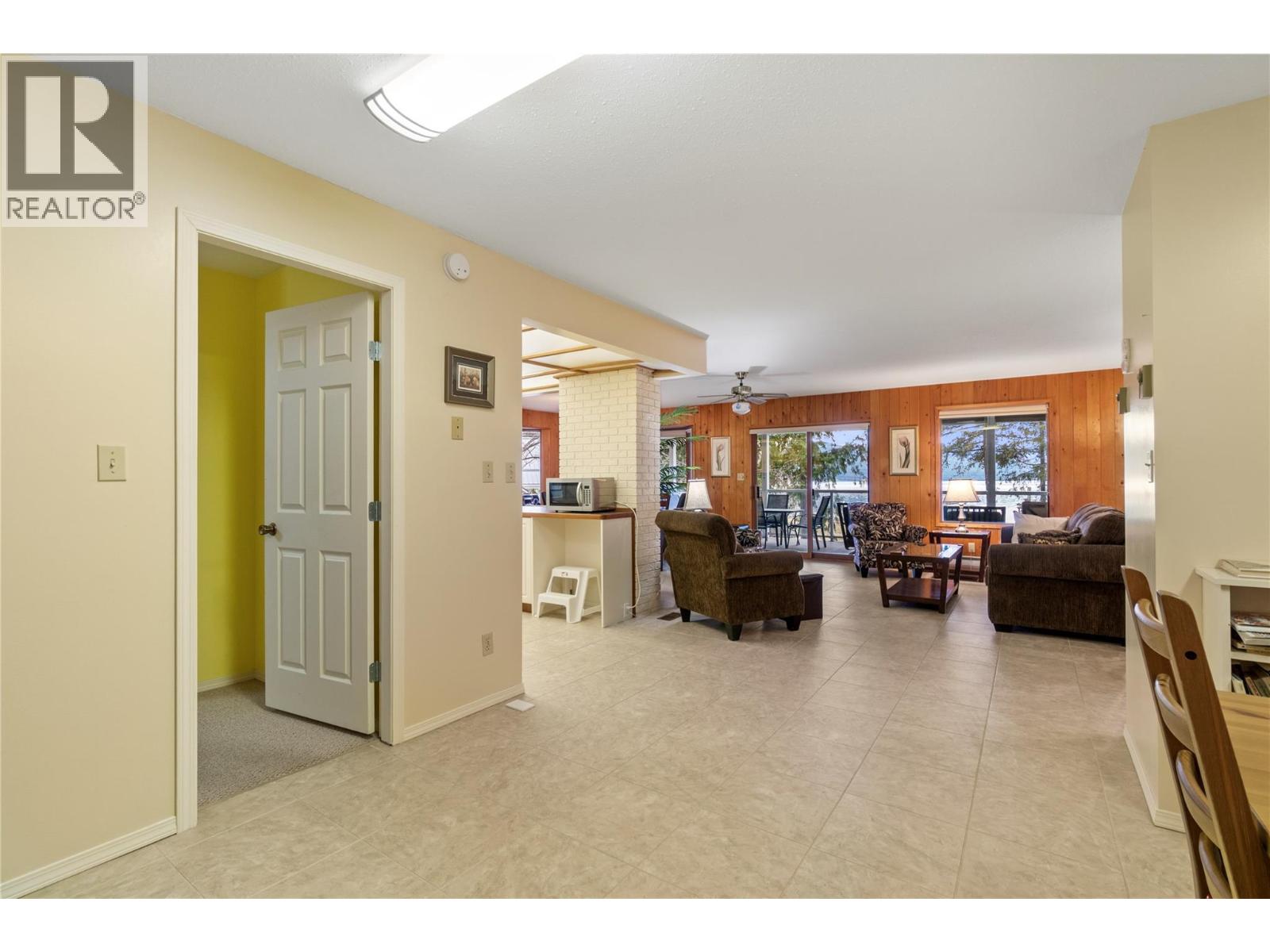 6807 Squilax - Anglemont Road, Magna Bay, British Columbia  V0E 1M7 - Photo 19 - 10381771