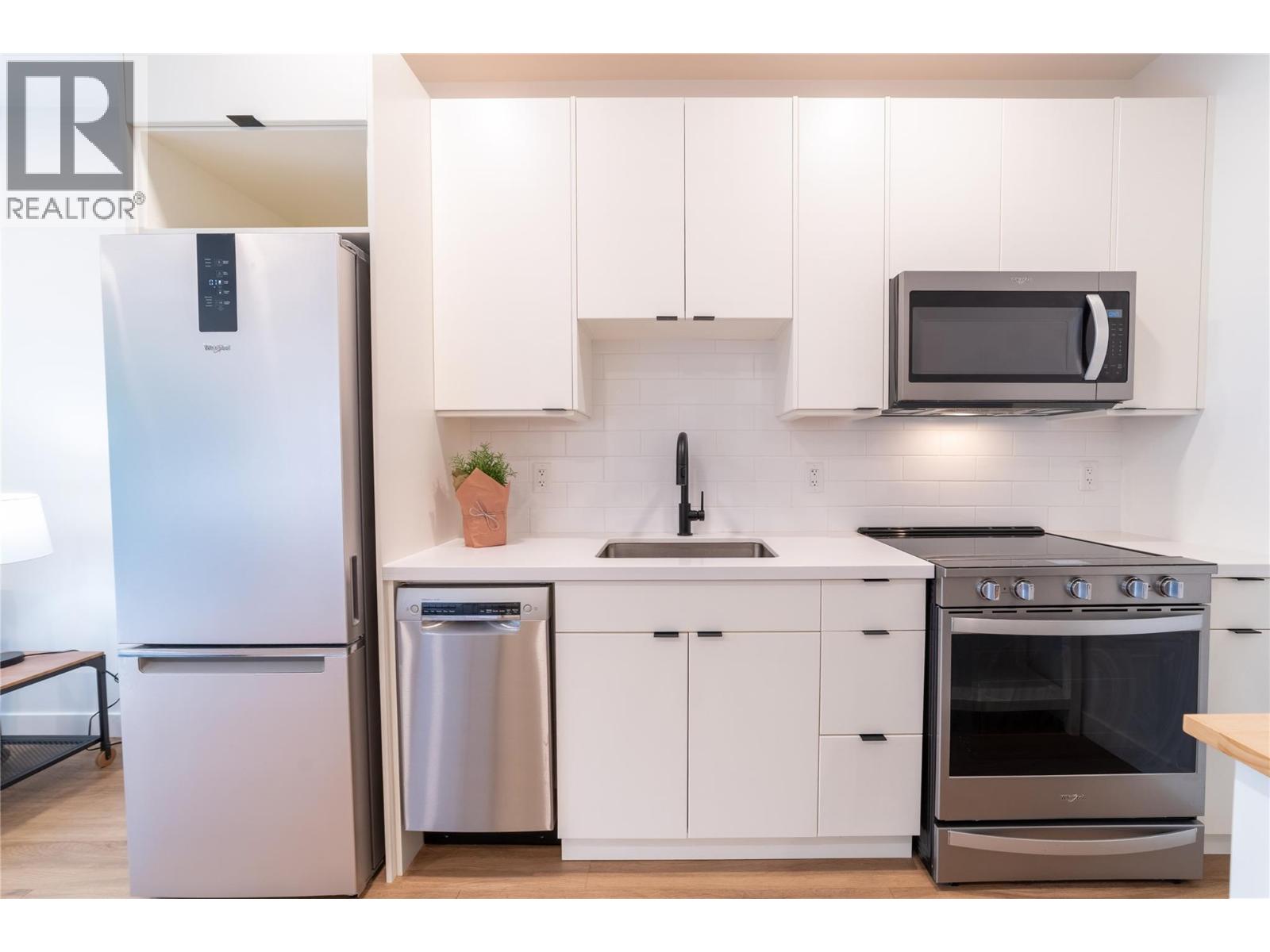 514 Victoria Street Unit# 207, Nelson, British Columbia  V1L 4K8 - Photo 2 - 10381704