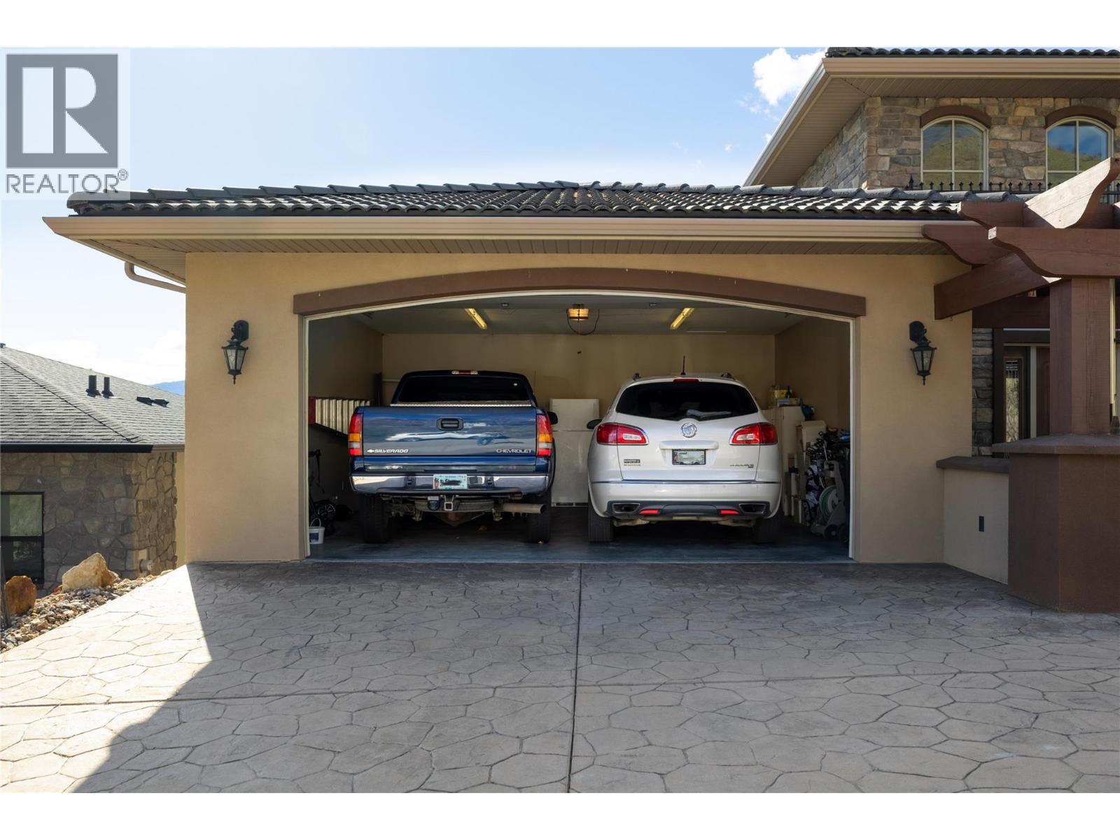 212 Harvest Court, Vernon, British Columbia  V1H 1Z8 - Photo 3 - 10381114