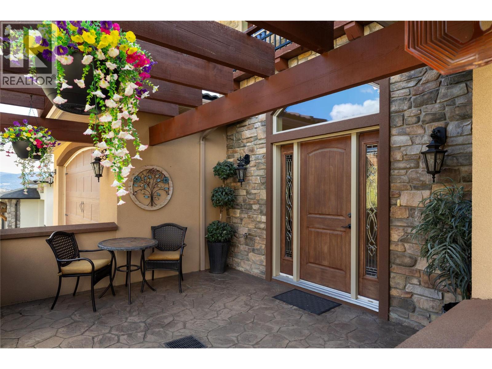 212 Harvest Court, Vernon, British Columbia  V1H 1Z8 - Photo 6 - 10381114