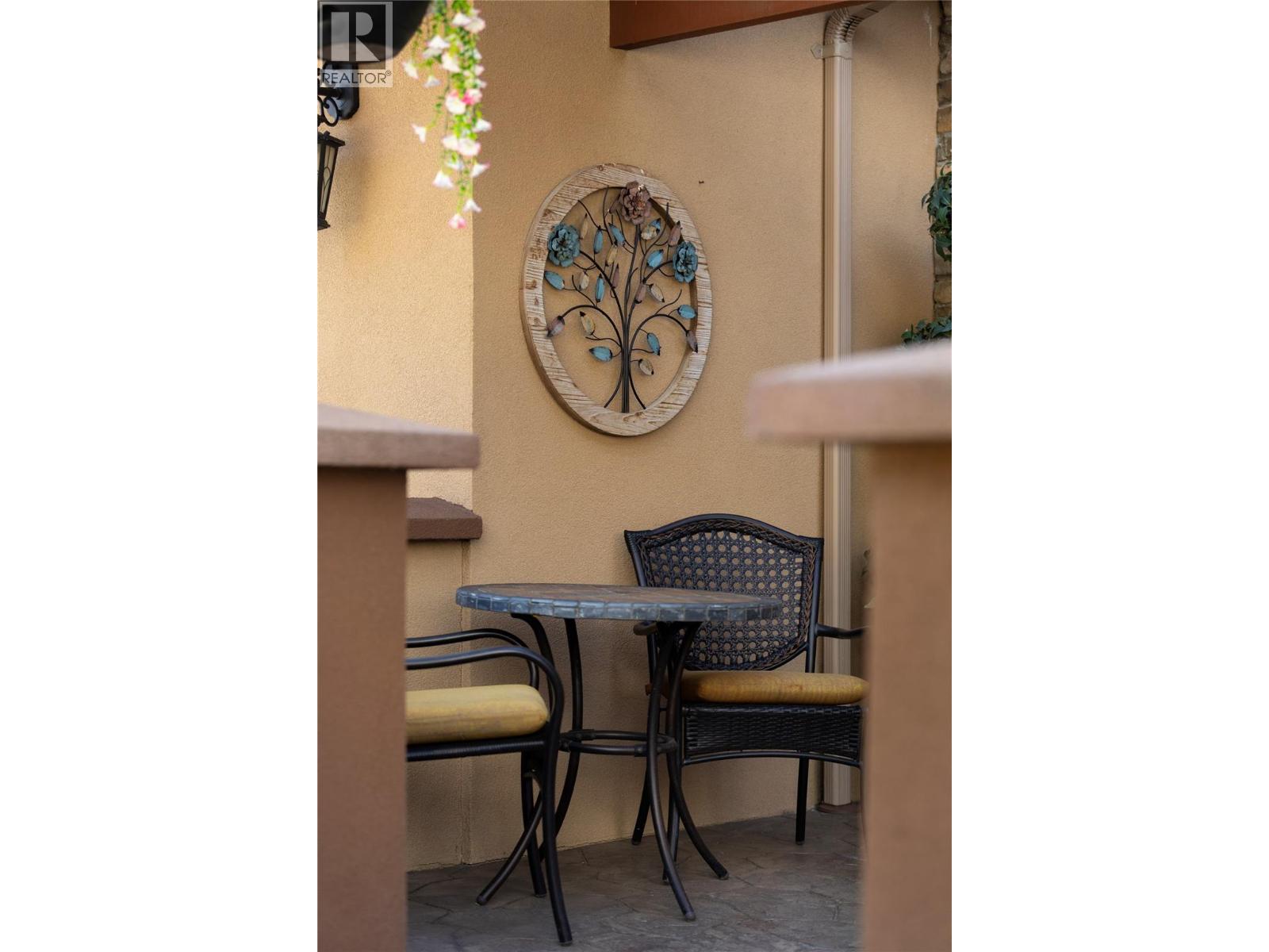 212 Harvest Court, Vernon, British Columbia  V1H 1Z8 - Photo 7 - 10381114