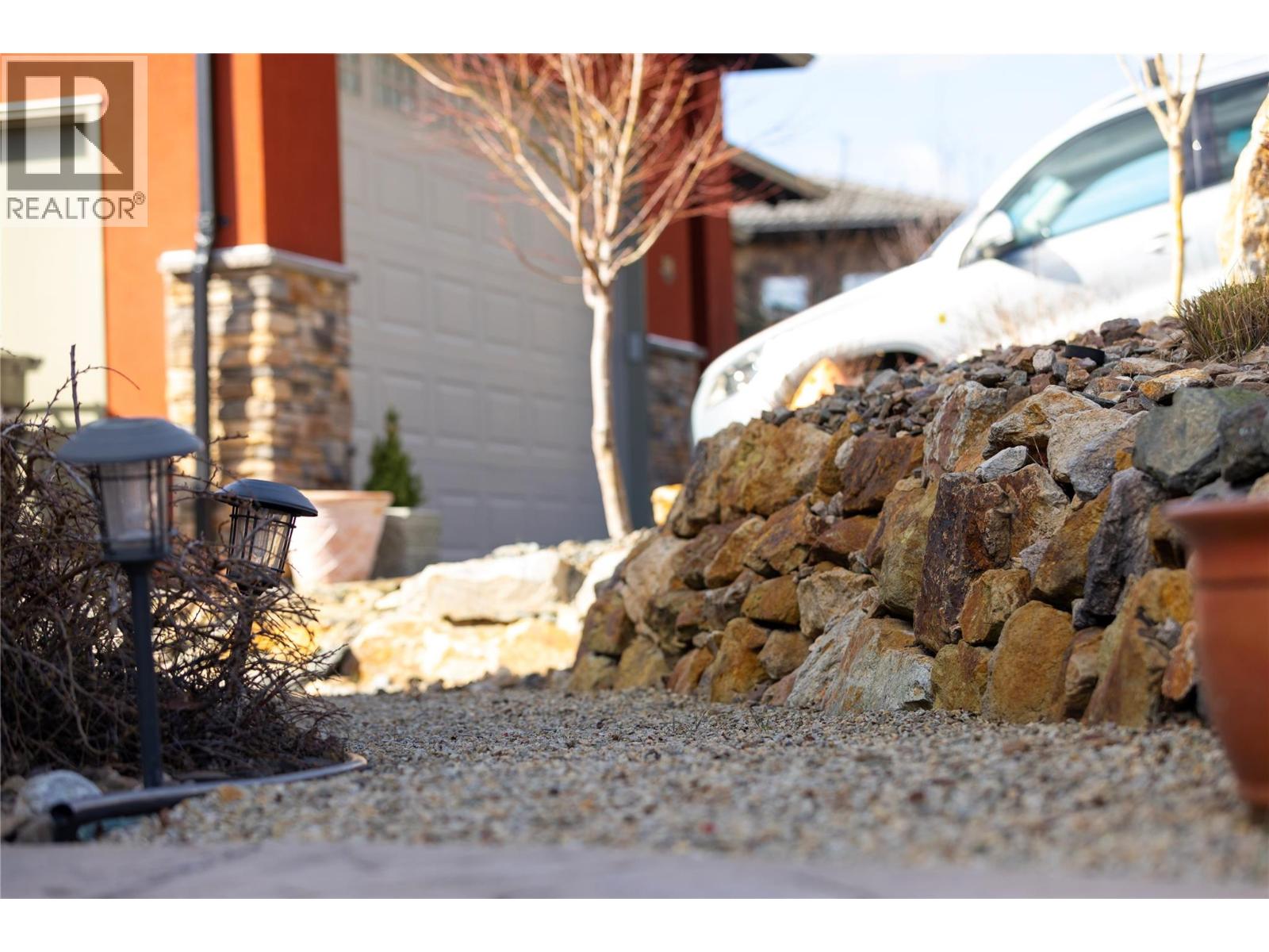 212 Harvest Court, Vernon, British Columbia  V1H 1Z8 - Photo 8 - 10381114