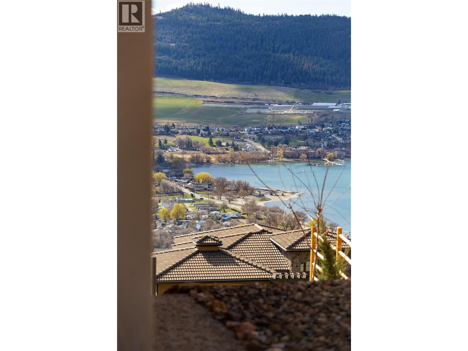 212 Harvest Court, Vernon, British Columbia  V1H 1Z8 - Photo 9 - 10381114