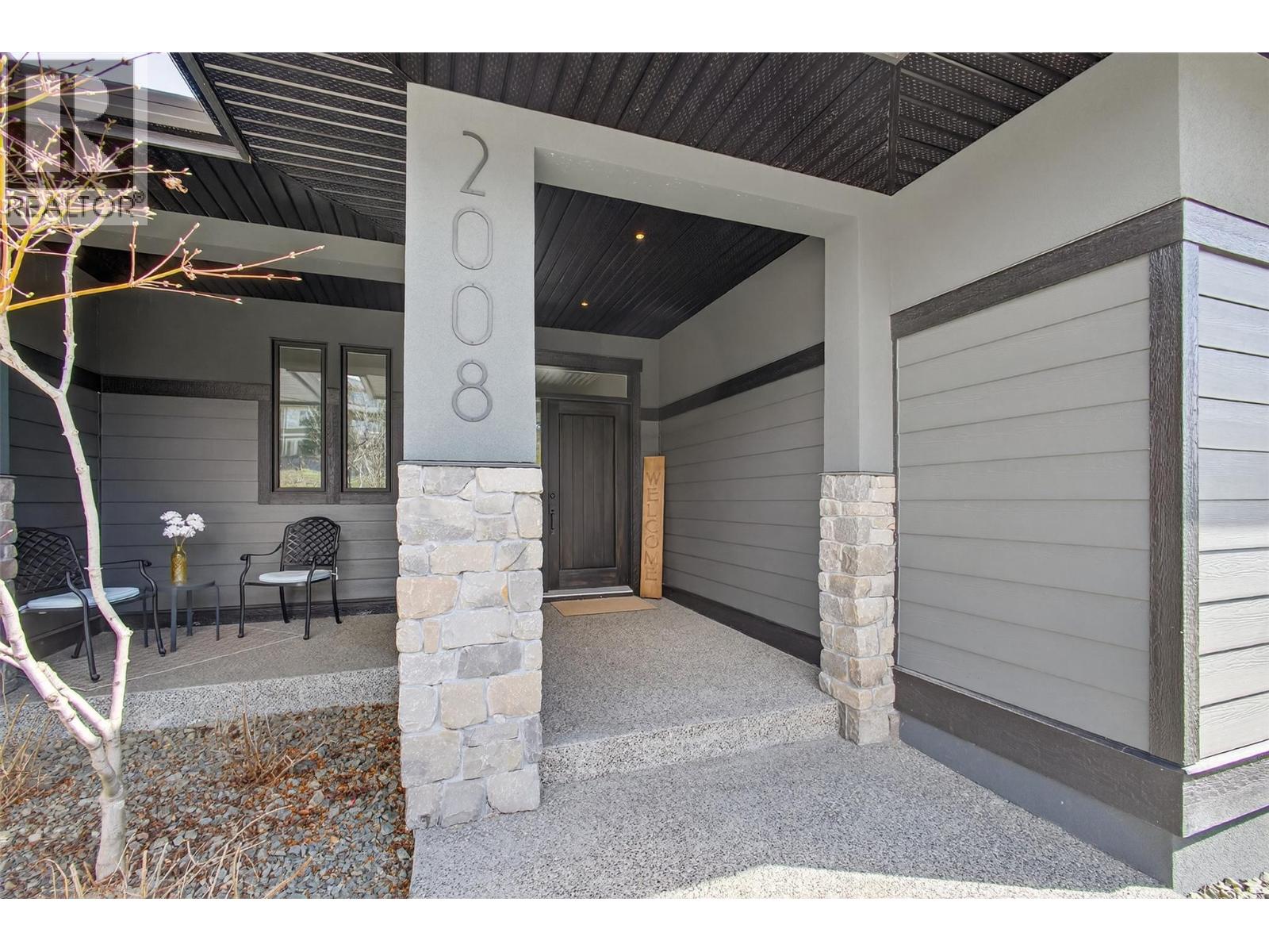 2008 Begbie Road, Kelowna, British Columbia  V1V 2X3 - Photo 2 - 10380611