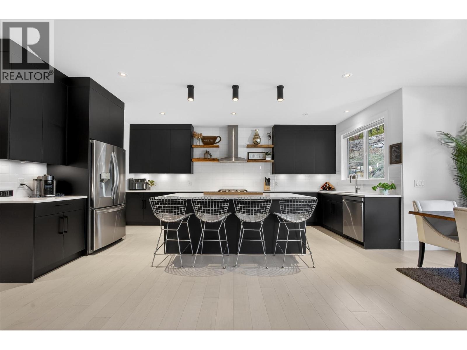 2008 Begbie Road, Kelowna, British Columbia  V1V 2X3 - Photo 3 - 10380611