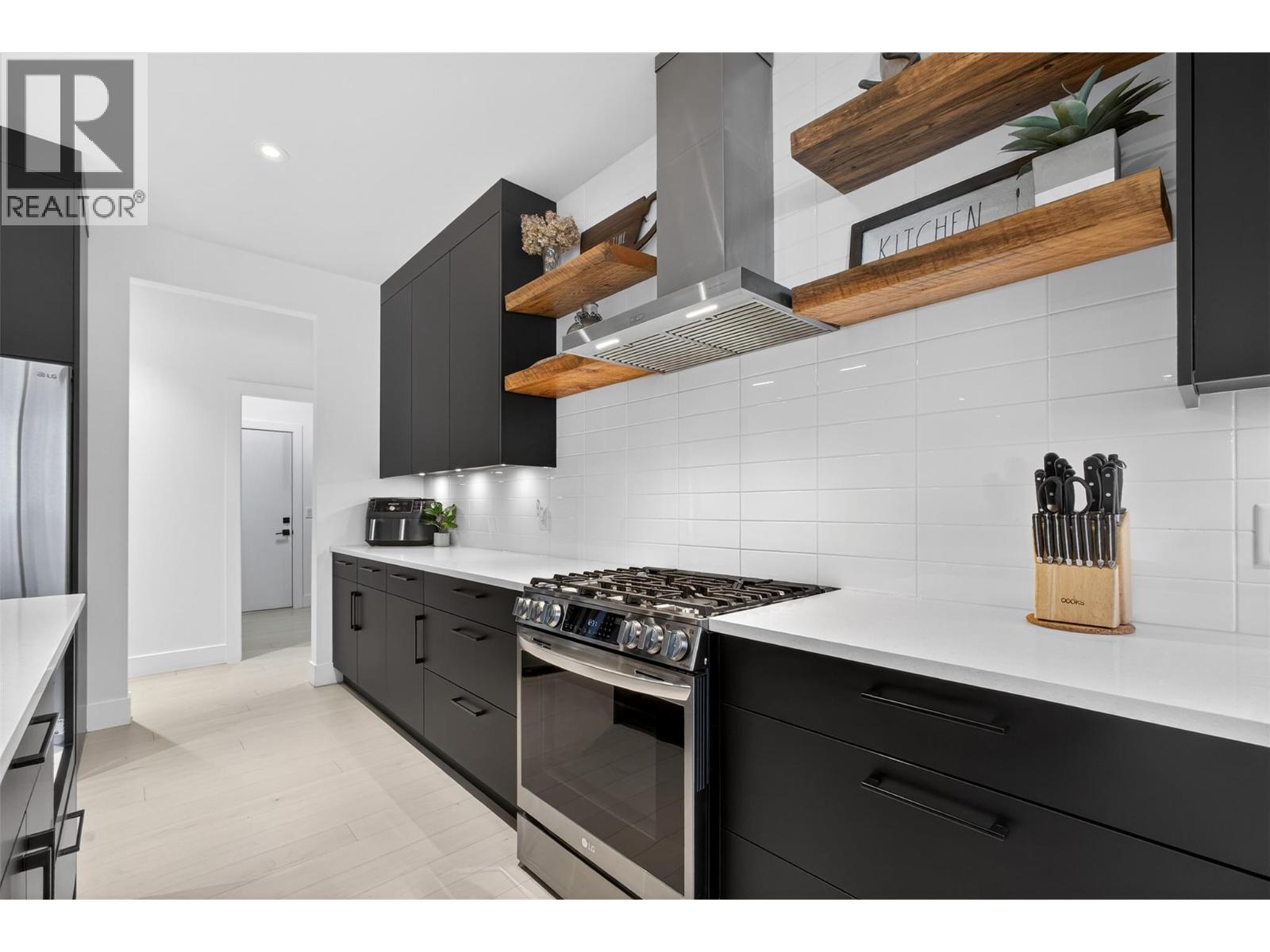 2008 Begbie Road, Kelowna, British Columbia  V1V 2X3 - Photo 7 - 10380611