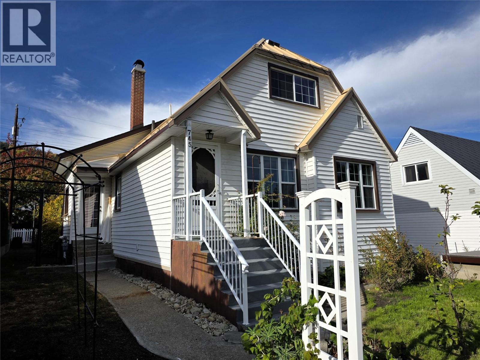 745 Kipling Street, Warfield, British Columbia  V1R 2A3 - Photo 3 - 10380750