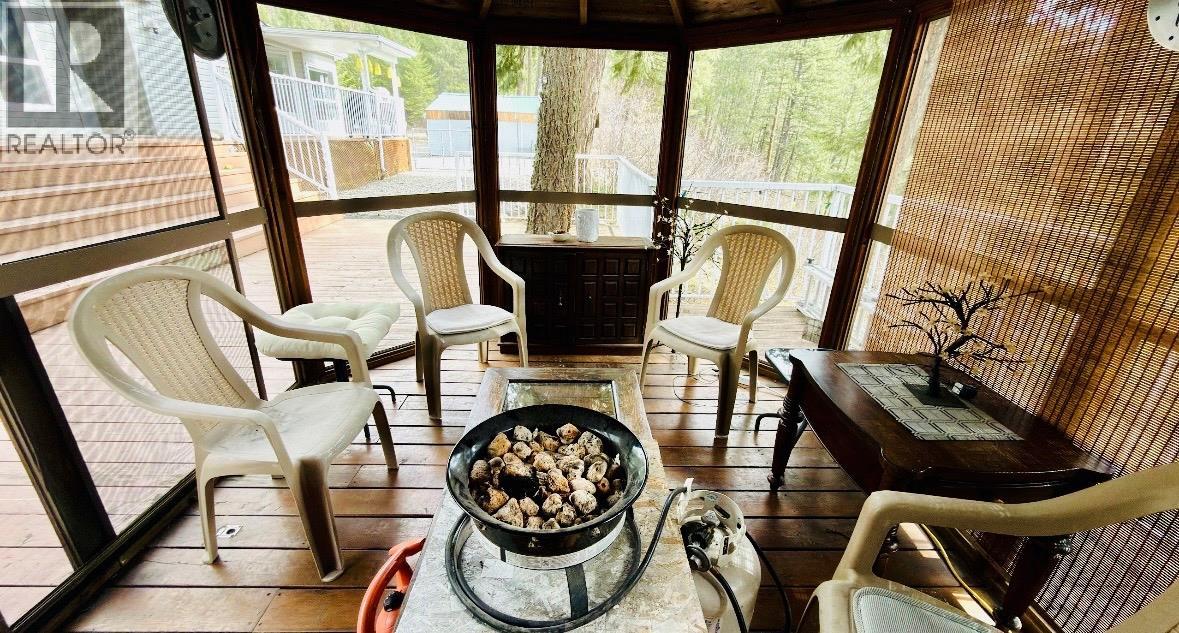 7743 Mcrae Road, Christina Lake, British Columbia  V0H 1E0 - Photo 10 - 10381785