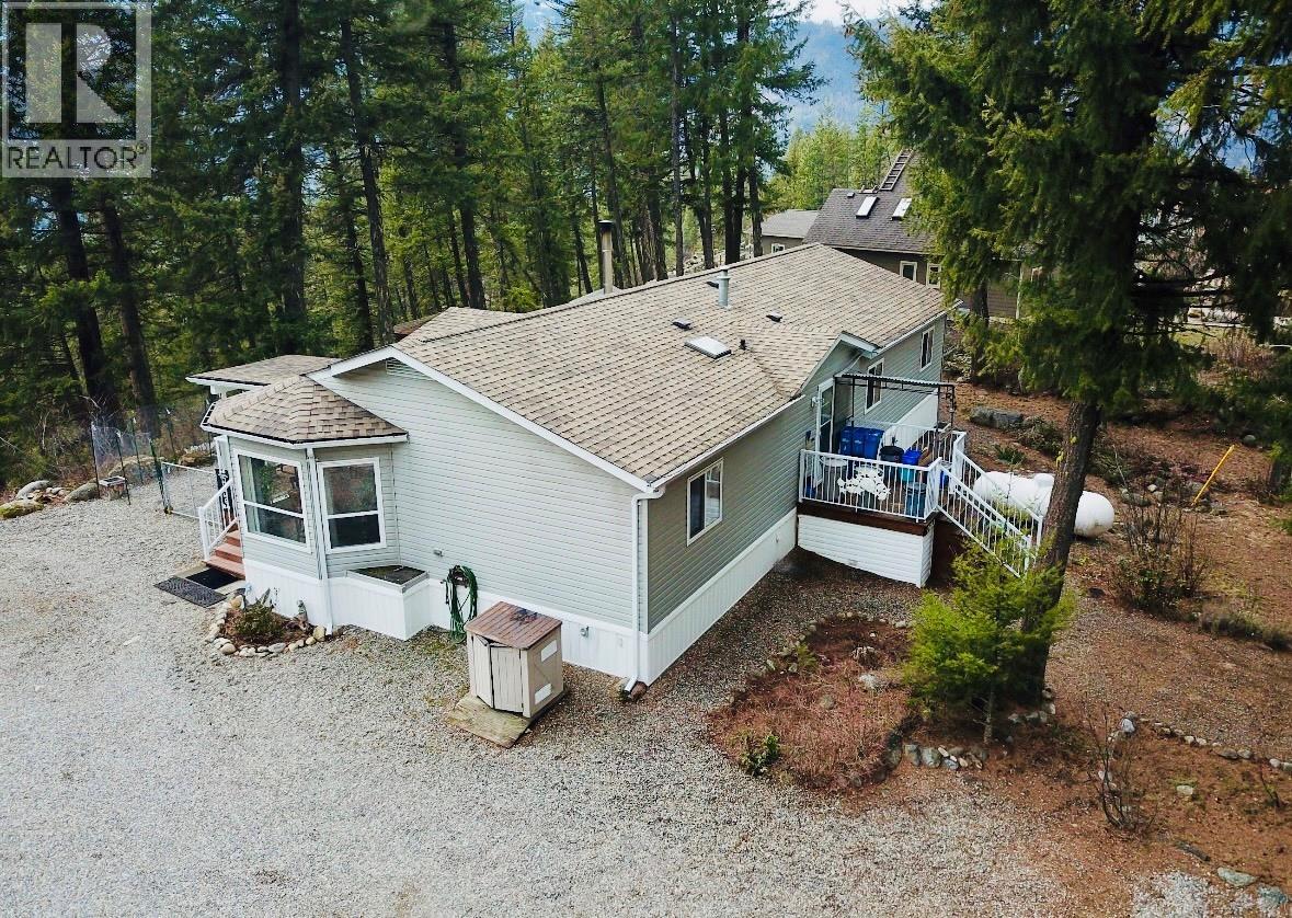 7743 Mcrae Road, Christina Lake, British Columbia  V0H 1E0 - Photo 2 - 10381785