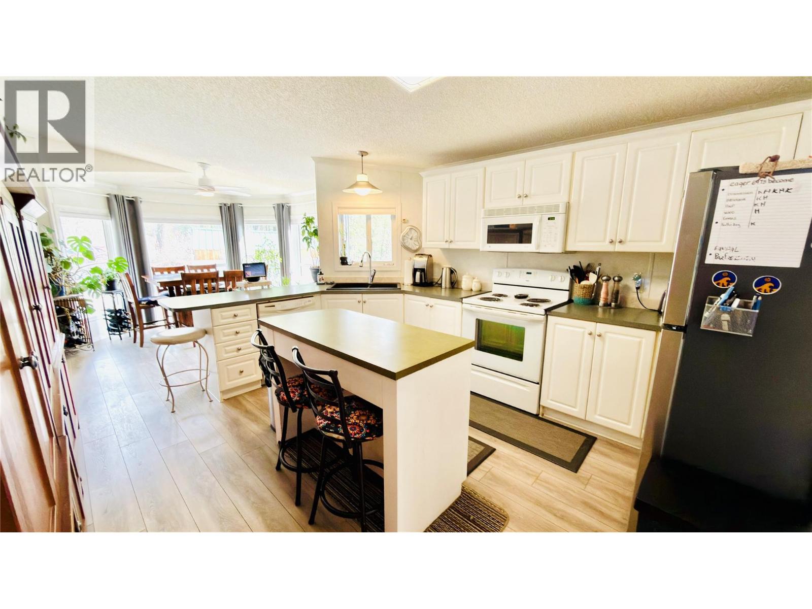 7743 Mcrae Road, Christina Lake, British Columbia  V0H 1E0 - Photo 22 - 10381785