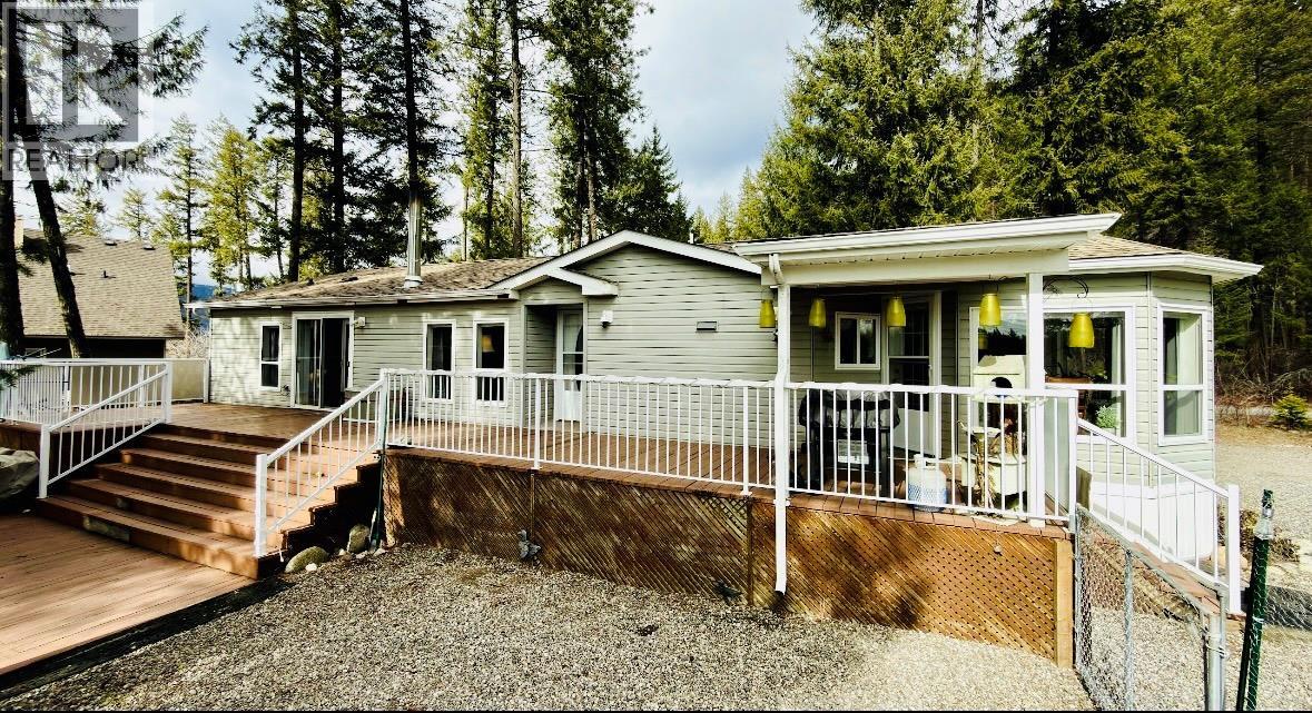 7743 Mcrae Road, Christina Lake, British Columbia  V0H 1E0 - Photo 5 - 10381785