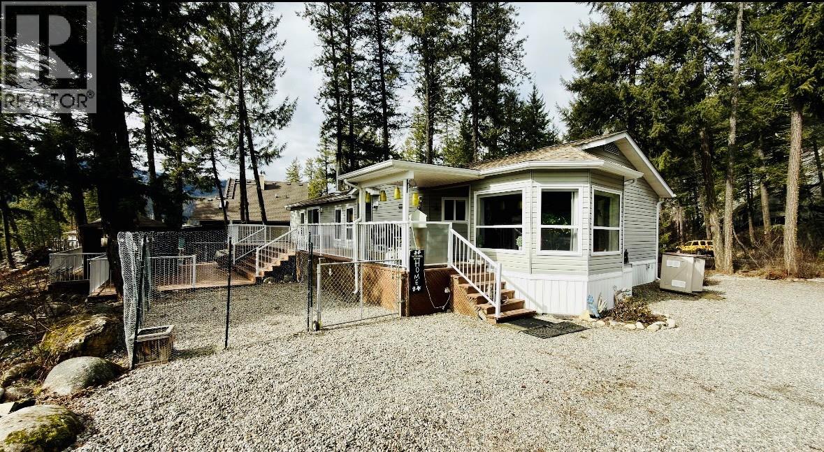 7743 Mcrae Road, Christina Lake, British Columbia  V0H 1E0 - Photo 6 - 10381785