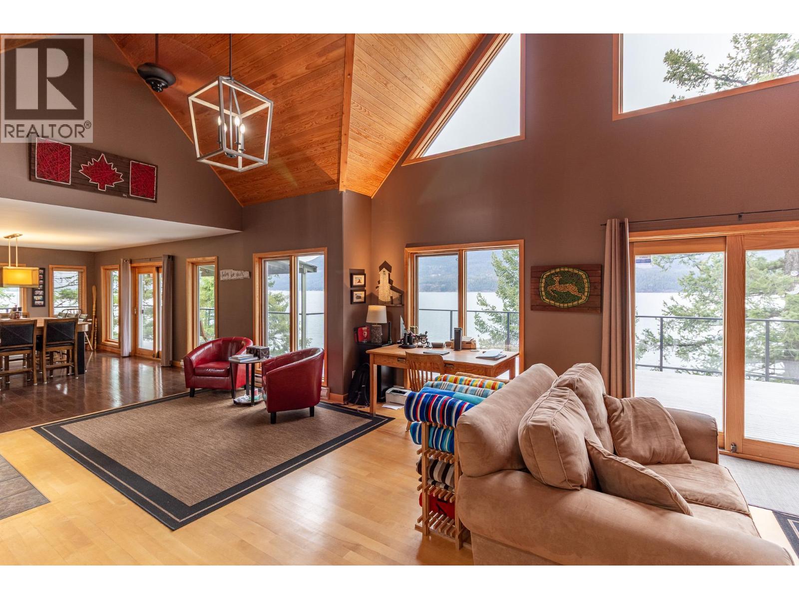 17222 Pilot Bay Road, Kootenay Bay, British Columbia  V0B 1E0 - Photo 10 - 10381328