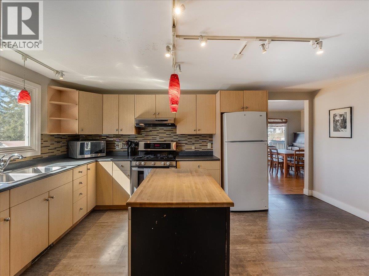 2243 First Avenue, Rossland, British Columbia  V0G 1Y0 - Photo 5 - 10381571