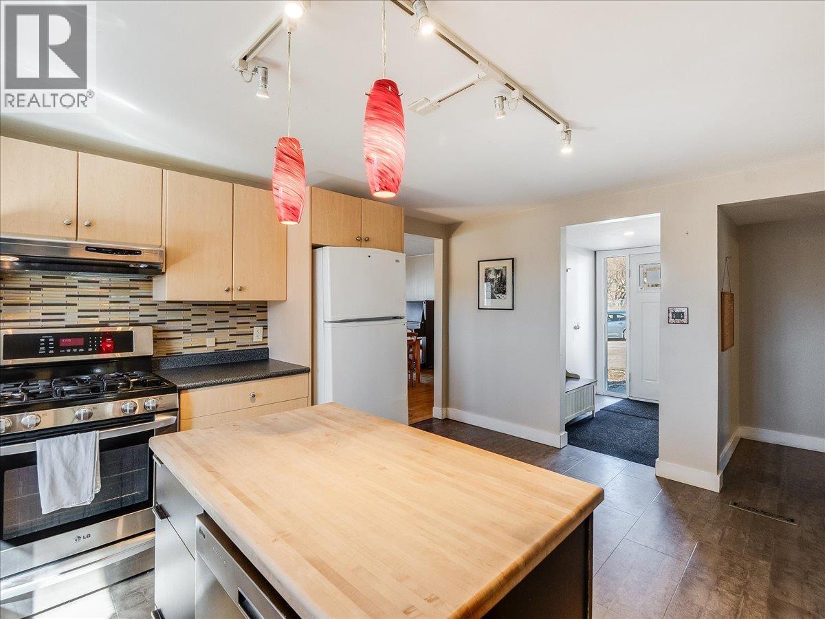 2243 First Avenue, Rossland, British Columbia  V0G 1Y0 - Photo 6 - 10381571