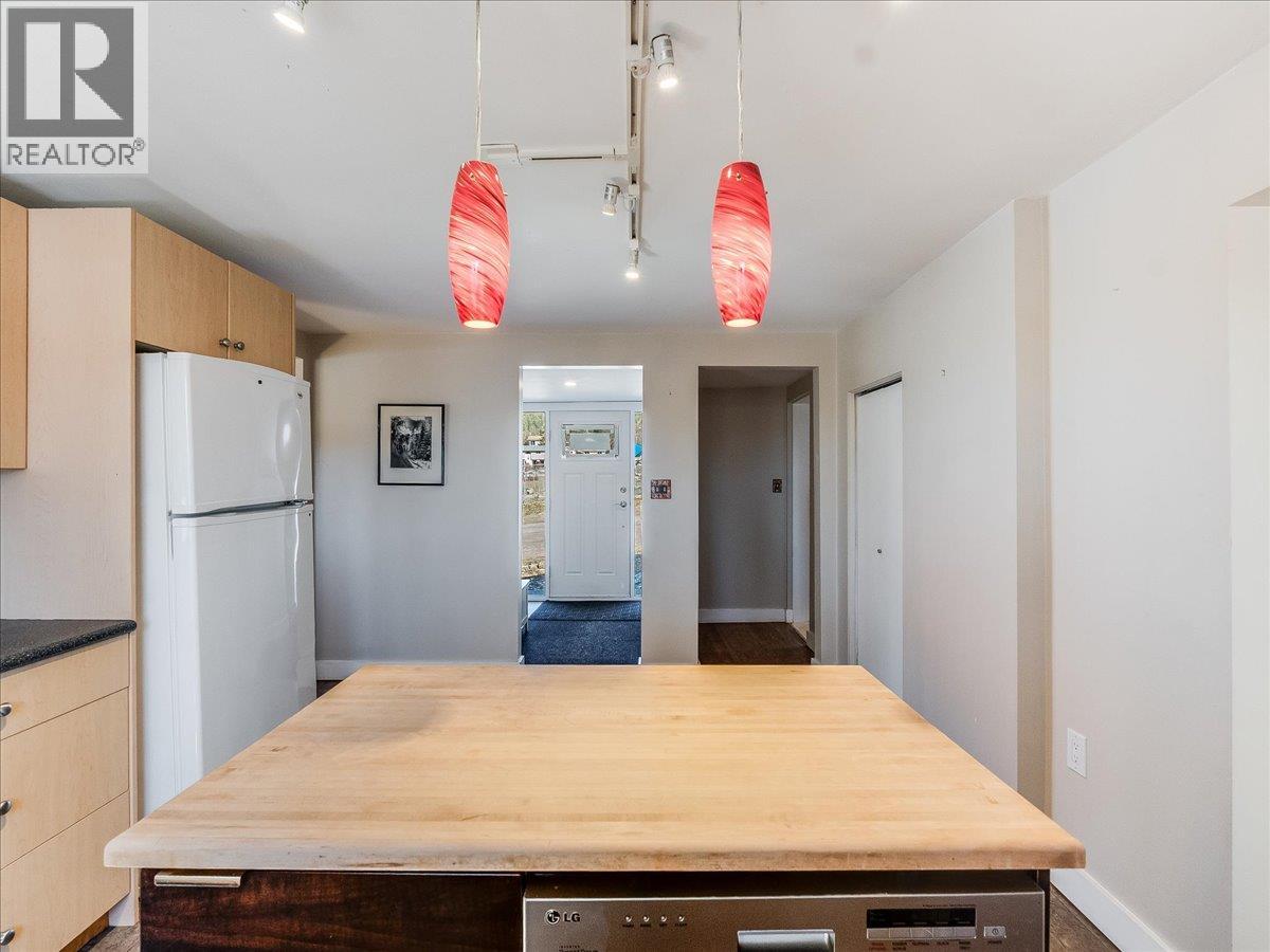 2243 First Avenue, Rossland, British Columbia  V0G 1Y0 - Photo 7 - 10381571