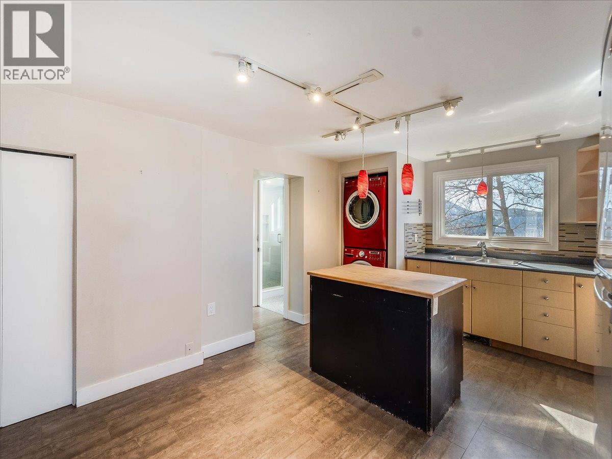 2243 First Avenue, Rossland, British Columbia  V0G 1Y0 - Photo 9 - 10381571