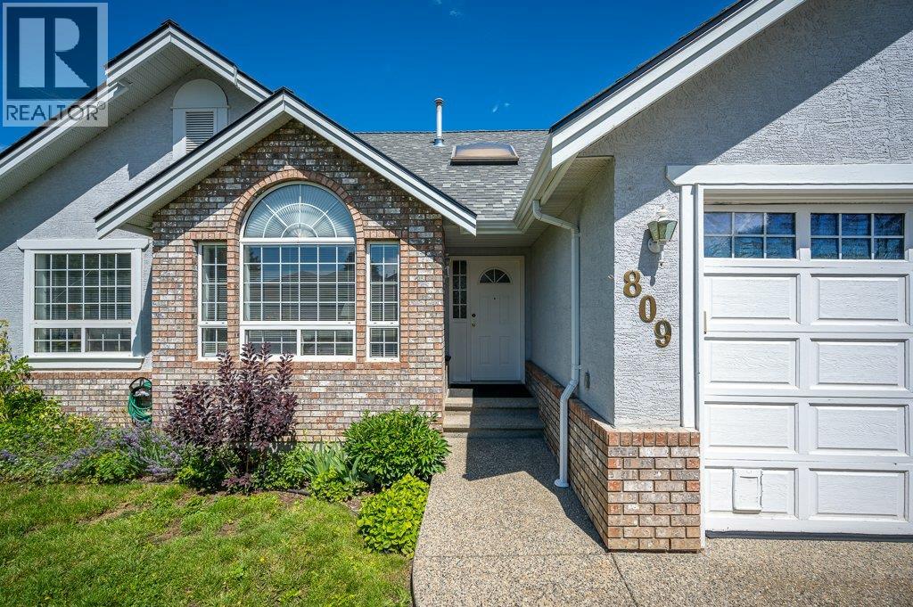 809 Cavalier Drive, Vernon, British Columbia  V1T 9M6 - Photo 2 - 10381614