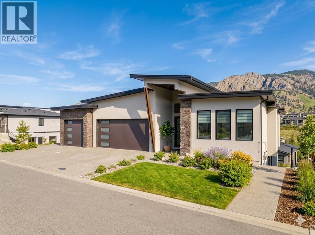 937 Royal Troon Lane, kelowna, British Columbia