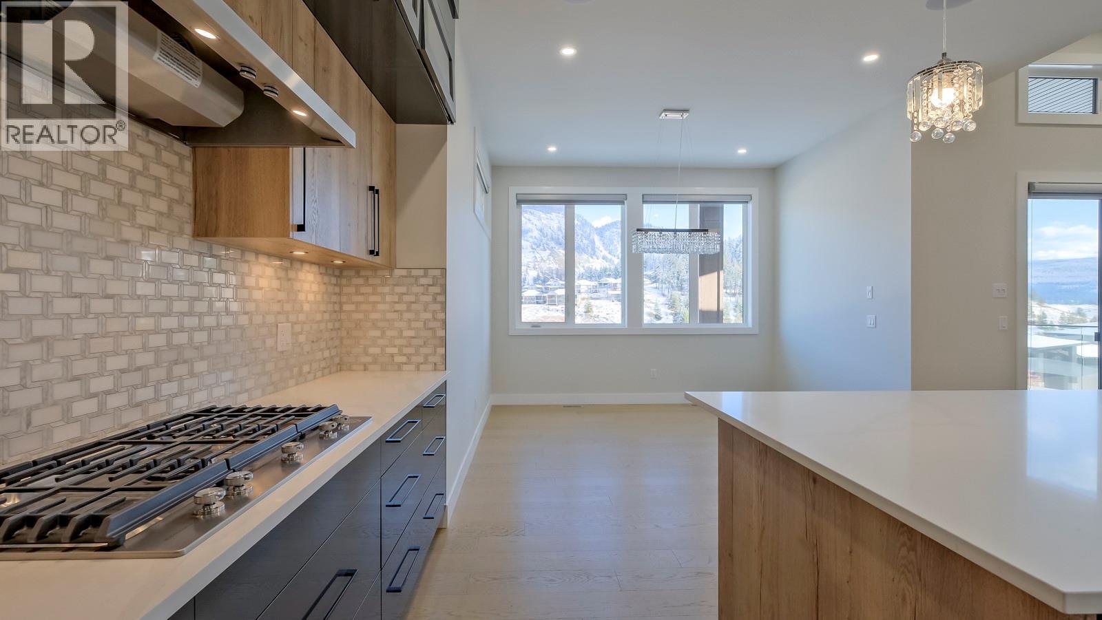 937 Royal Troon Lane, Kelowna, British Columbia  V1P 0A3 - Photo 3 - 10381784