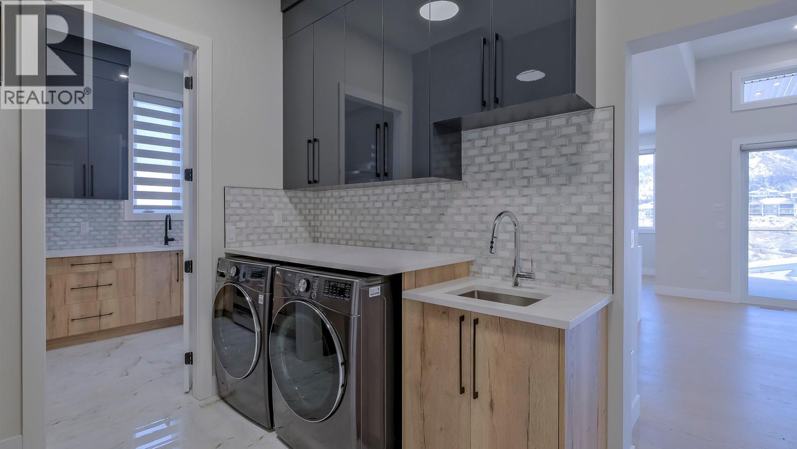 937 Royal Troon Lane, Kelowna, British Columbia  V1P 0A3 - Photo 4 - 10381784