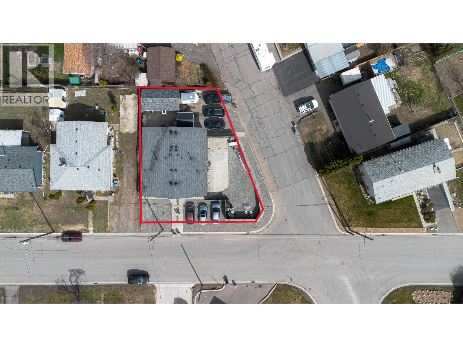 602 & 604 Brentwood Avenue, Kamloops, British Columbia  V2P 1P5 - Photo 2 - 10381811