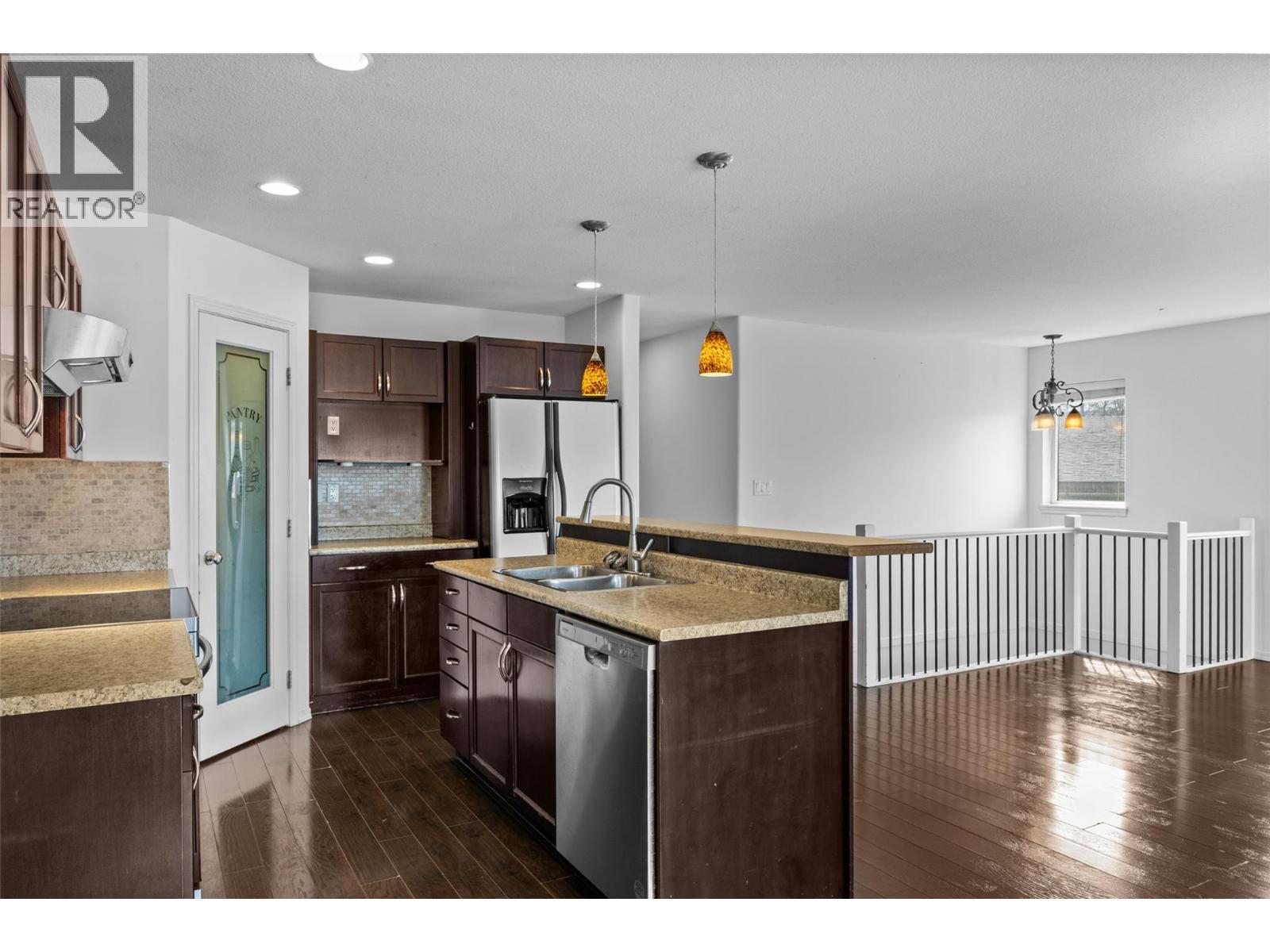 1322 Cornwall Street, Kamloops, British Columbia  V2B 2T4 - Photo 4 - 10381303