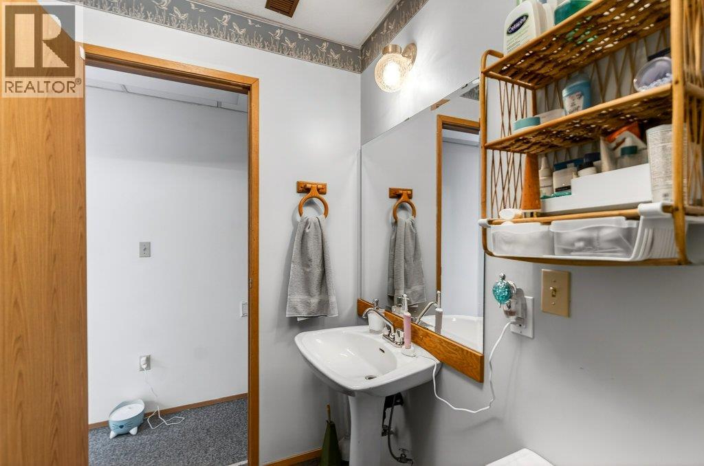 4751 Lakeshore Road Ne, Salmon Arm, British Columbia  V1E 3N8 - Photo 39 - 10381093