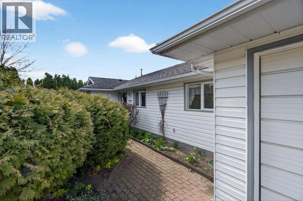 4751 Lakeshore Road Ne, Salmon Arm, British Columbia  V1E 3N8 - Photo 5 - 10381093