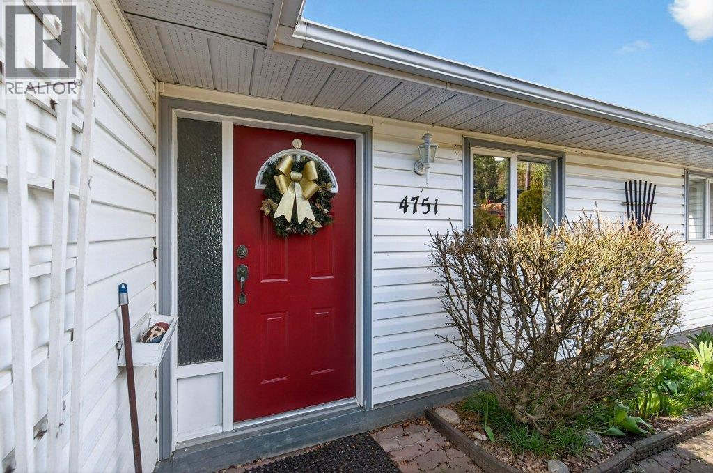 4751 Lakeshore Road Ne, Salmon Arm, British Columbia  V1E 3N8 - Photo 7 - 10381093