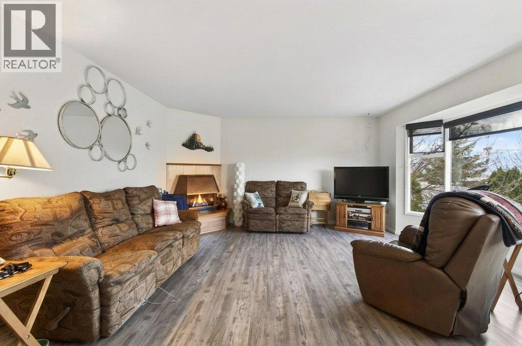 4751 Lakeshore Road Ne, Salmon Arm, British Columbia  V1E 3N8 - Photo 8 - 10381093