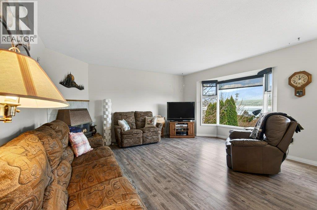 4751 Lakeshore Road Ne, Salmon Arm, British Columbia  V1E 3N8 - Photo 9 - 10381093