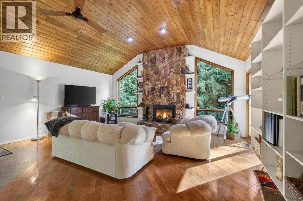 7905 97a Highway, Mara, British Columbia  V0E 2K0 - Photo 14 - 10380255