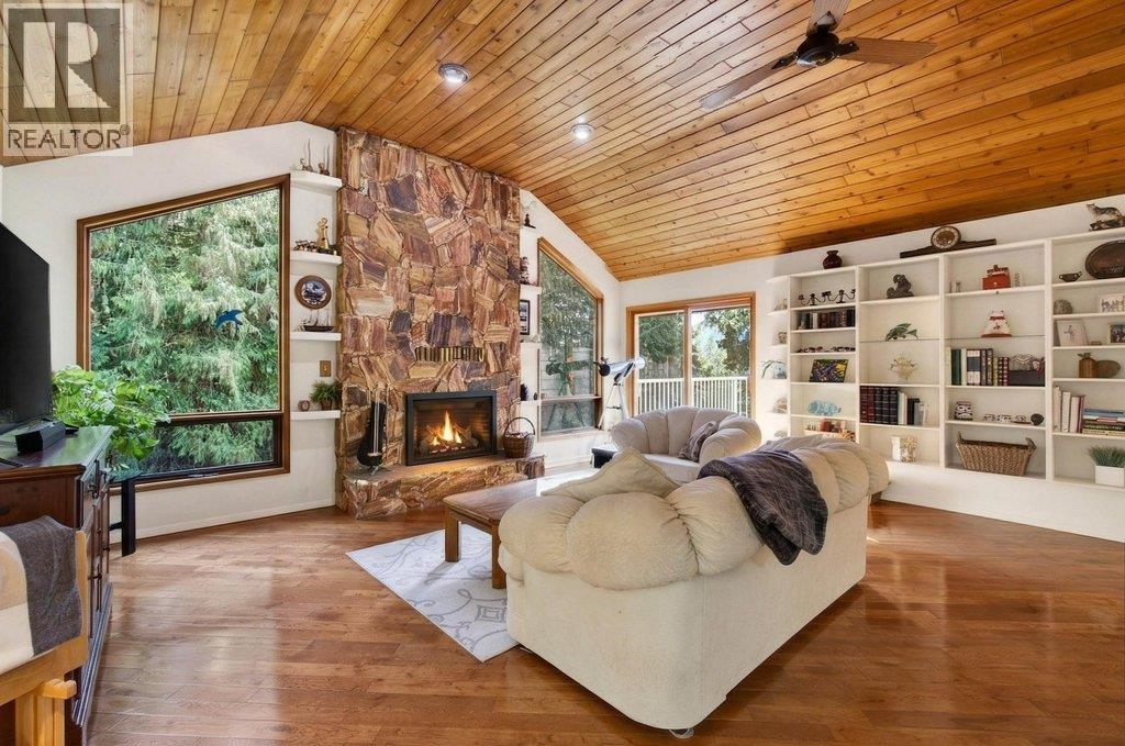 7905 97a Highway, Mara, British Columbia  V0E 2K0 - Photo 15 - 10380255