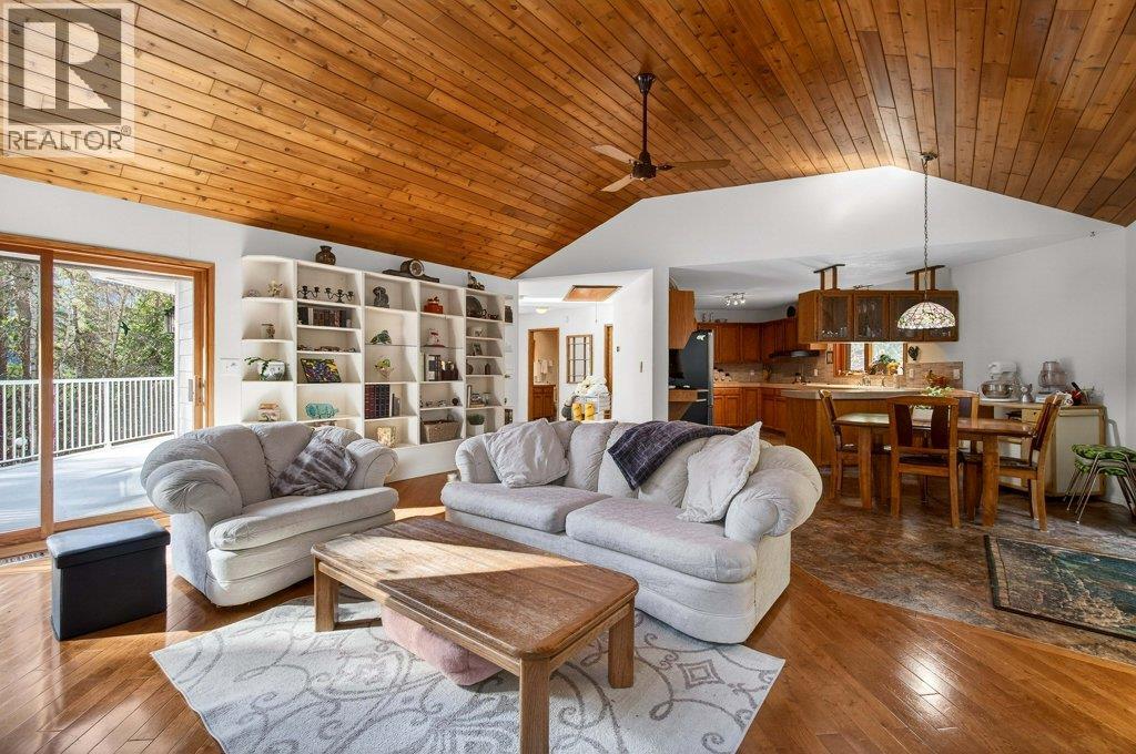 7905 97a Highway, Mara, British Columbia  V0E 2K0 - Photo 16 - 10380255