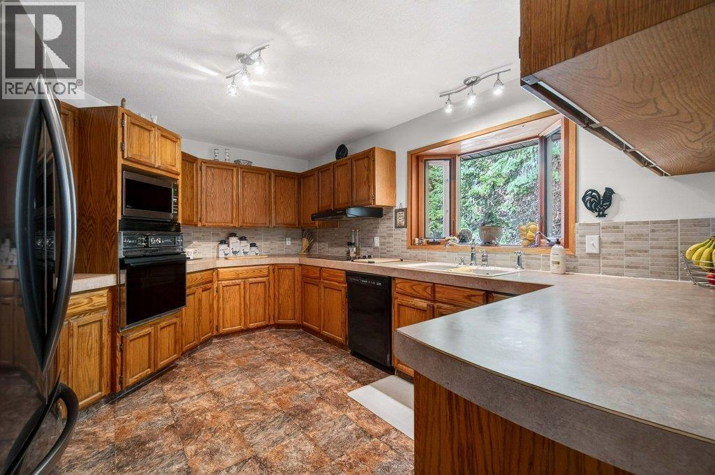 7905 97a Highway, Mara, British Columbia  V0E 2K0 - Photo 19 - 10380255