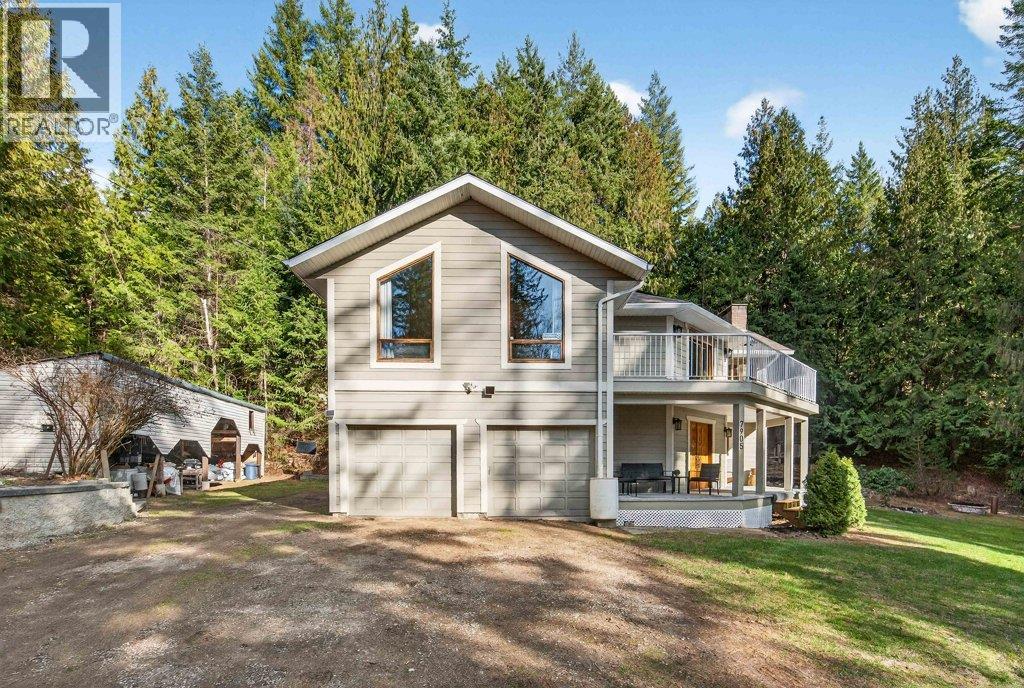 7905 97a Highway, Mara, British Columbia  V0E 2K0 - Photo 2 - 10380255