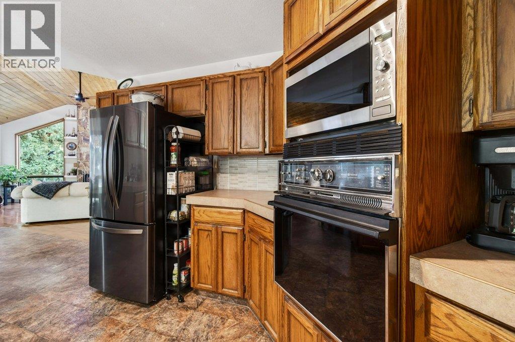 7905 97a Highway, Mara, British Columbia  V0E 2K0 - Photo 22 - 10380255