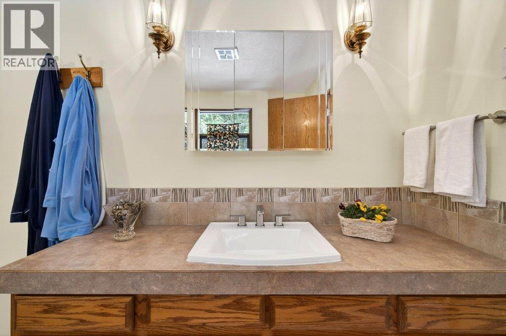 7905 97a Highway, Mara, British Columbia  V0E 2K0 - Photo 34 - 10380255