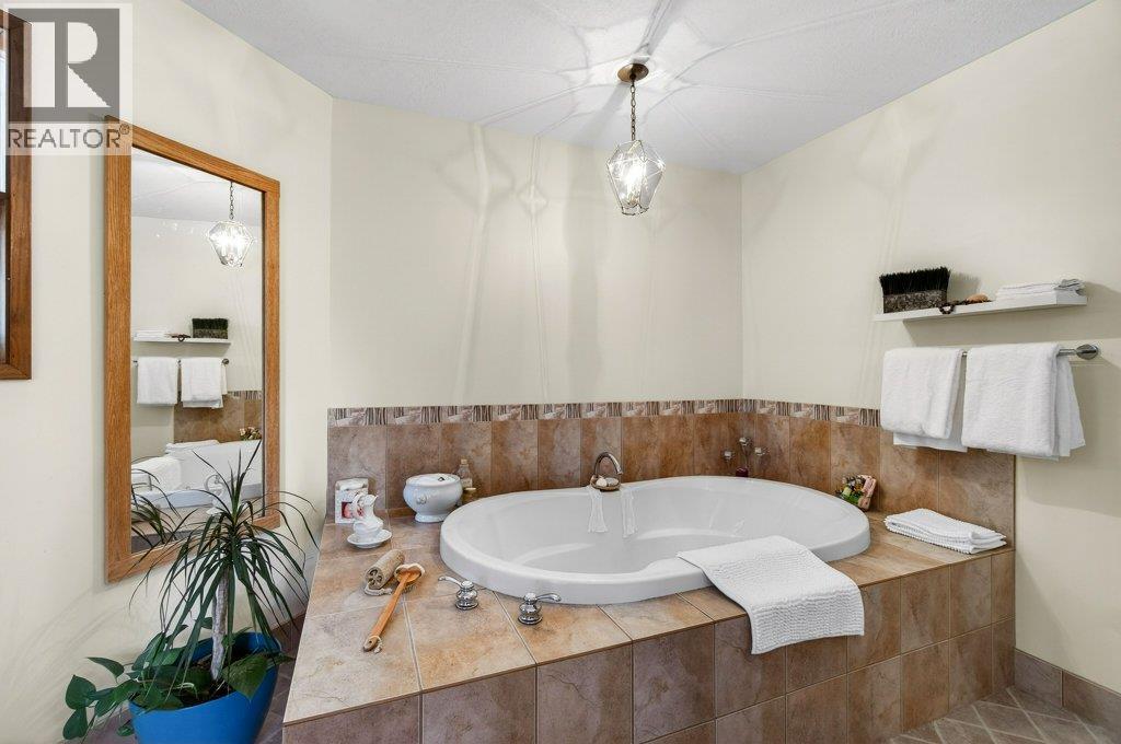 7905 97a Highway, Mara, British Columbia  V0E 2K0 - Photo 35 - 10380255